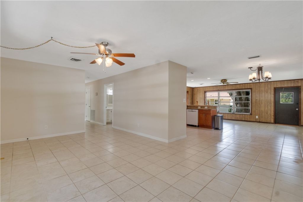 5605 38th Street, Vero Beach, FL 32966 Photo