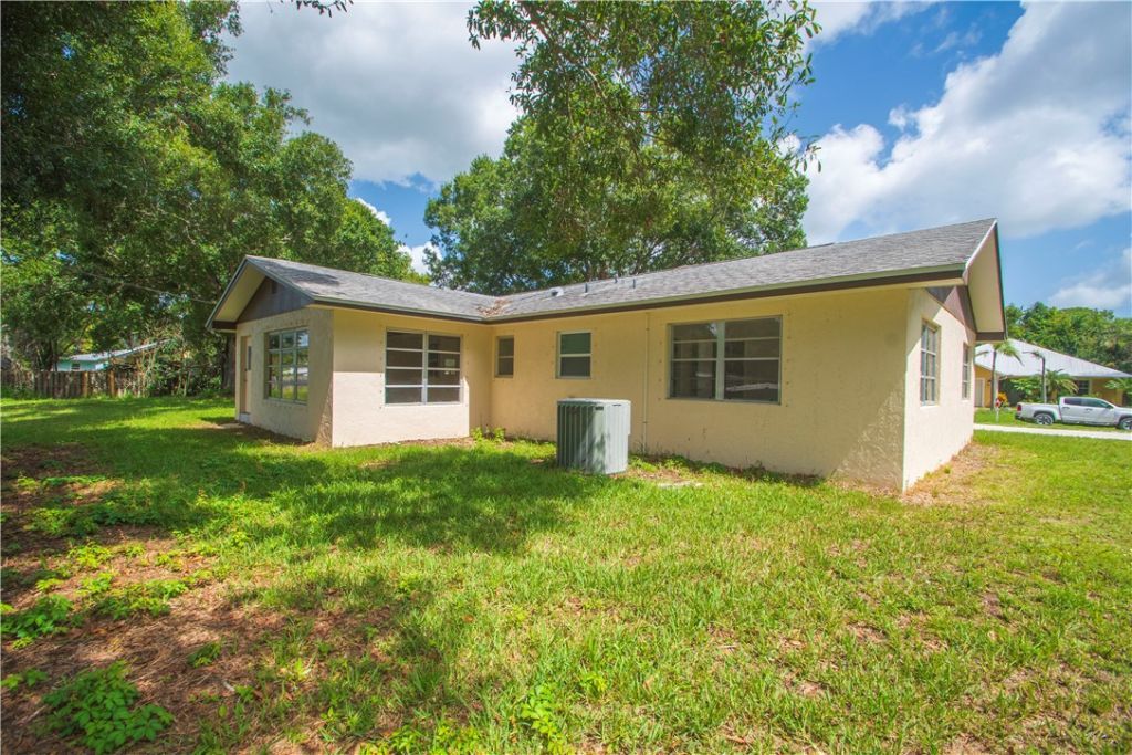 5605 38th Street, Vero Beach, FL 32966 Photo