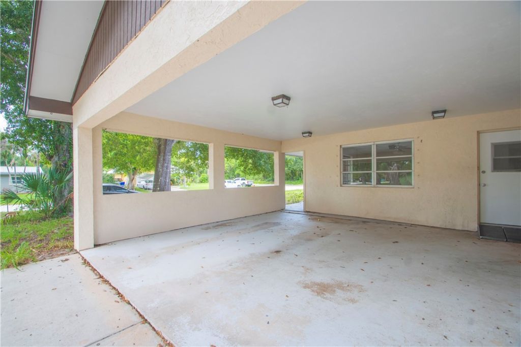 5605 38th Street, Vero Beach, FL 32966 Photo