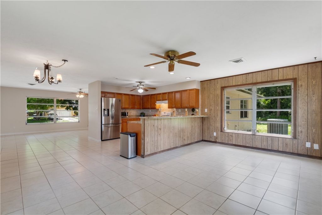 5605 38th Street, Vero Beach, FL 32966 Photo