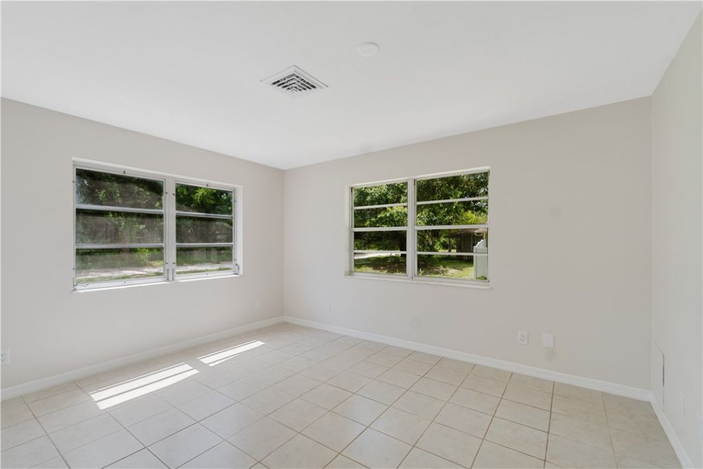 5605 38th Street, Vero Beach, FL 32966 Photo