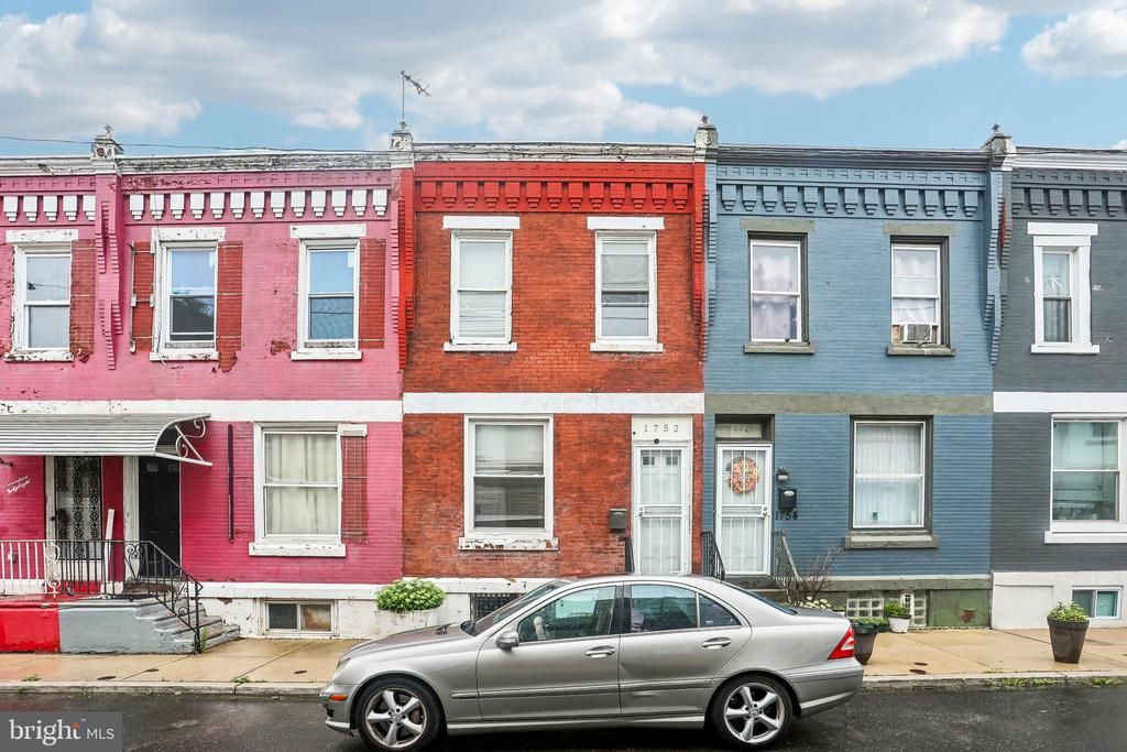 1752 N LECOUNT STREET , PHILADELPHIA, PA 19121