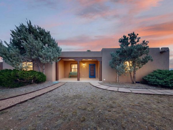 39 Cuesta Road , Santa Fe, NM 87508