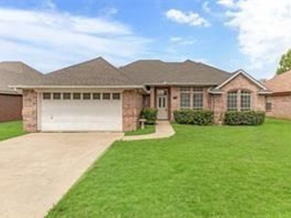 9229 Meandering Drive, North Richland Hills, TX 76182