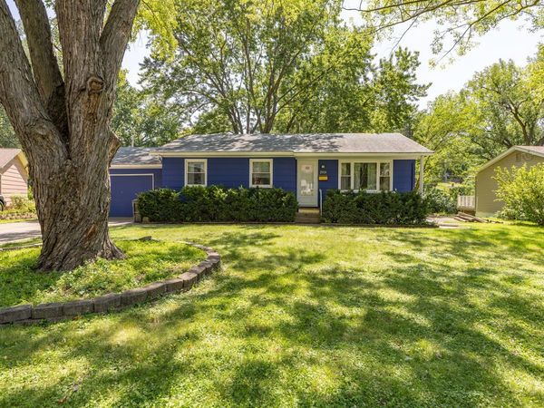 2919 GREENWAY Drive, Bettendorf, IA 52722
