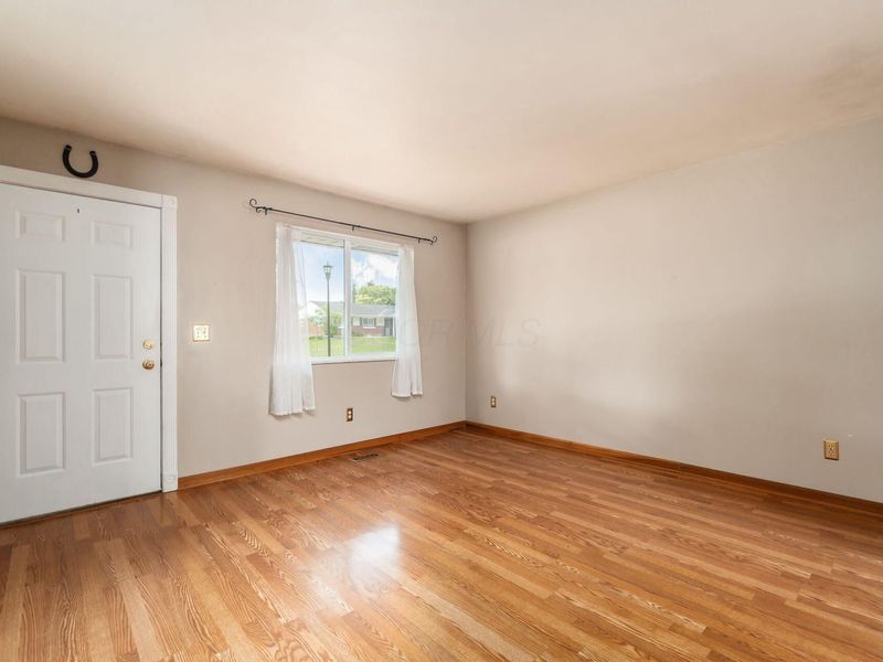 858 Liverpool Place , Westerville, OH 43081 Photo 3