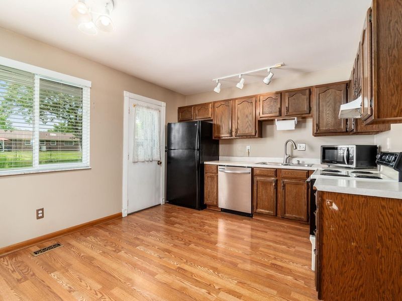 858 Liverpool Place , Westerville, OH 43081 Photo 6