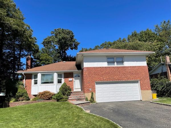 6 Dawes Avenue , Syosset, NY 11791