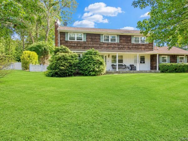 12 Princeton Drive , Dix Hills, NY 11746