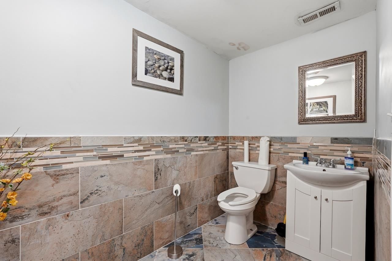 864 Kingswood Dr.  Photo 23