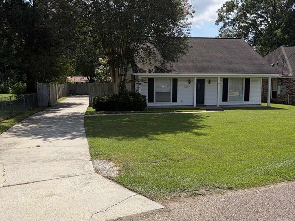 17226 Northlake Drive, Prairieville, LA 70769