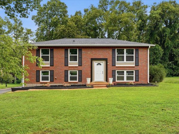 5009 Bonnameade Dr, Hermitage, TN 37076