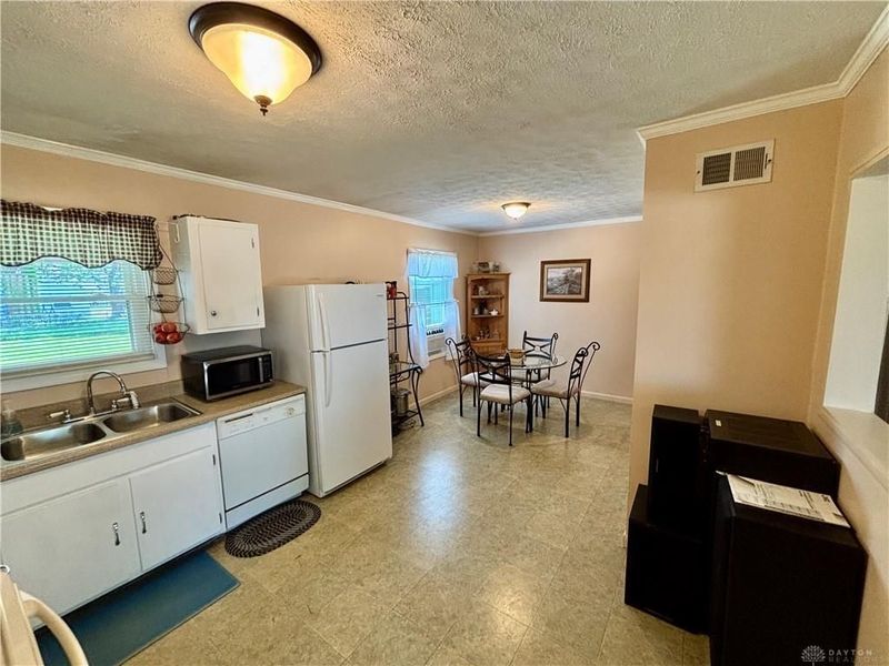 303 Pinewood Avenue, Piqua, OH 45356 Photo 11