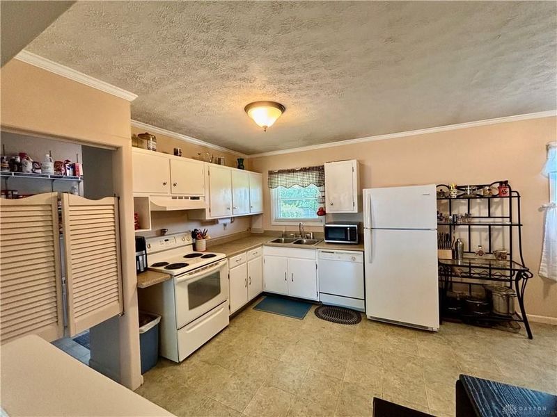303 Pinewood Avenue, Piqua, OH 45356 Photo 12