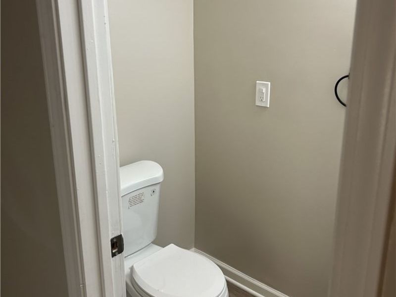 394 Cleveland Road, Cleveland, OH 44108 Photo 10