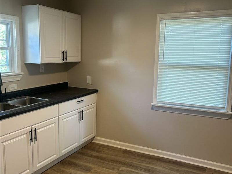 394 Cleveland Road, Cleveland, OH 44108 Photo 11