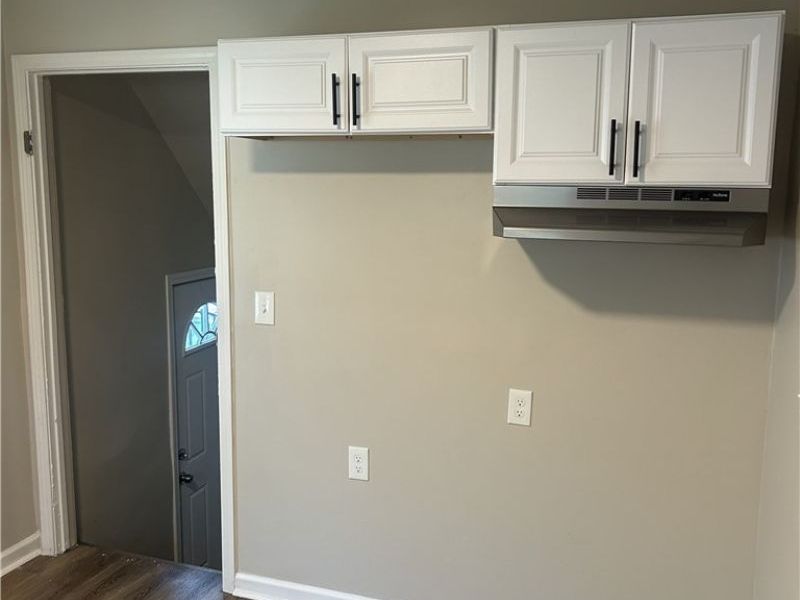 394 Cleveland Road, Cleveland, OH 44108 Photo 13