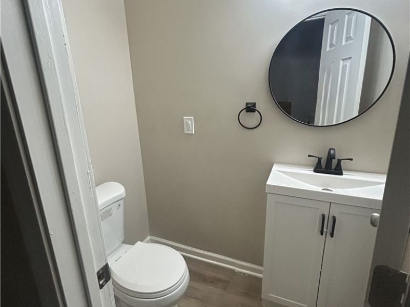394 Cleveland Road, Cleveland, OH 44108 Photo 32