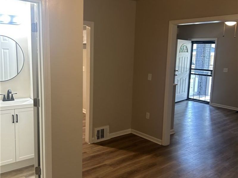 394 Cleveland Road, Cleveland, OH 44108 Photo 8