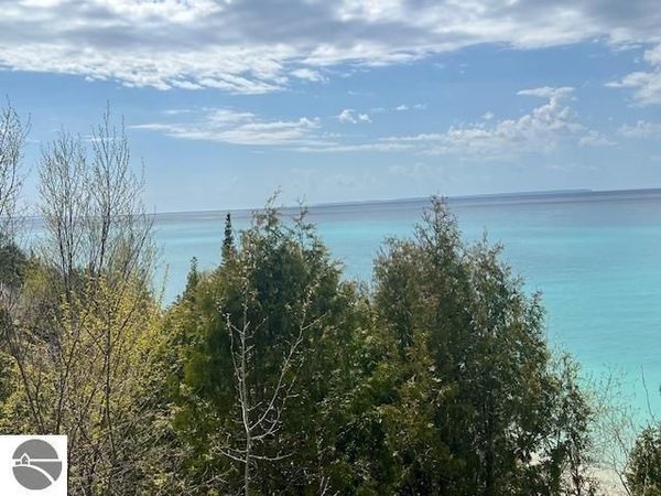 22 Foxview Drive N, Northport, MI 49670