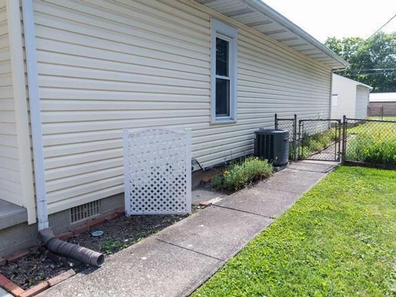 704 N Eastwood Avenue, Lancaster, OH 43130 Photo 4
