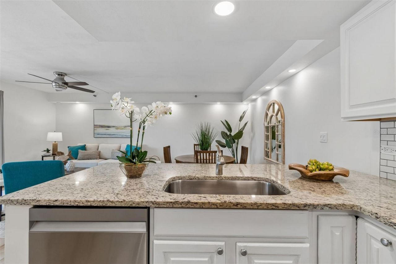 7430 Sunshine Skyway Lane S, Unit 201, Saint Petersburg, FL 33711 Photo