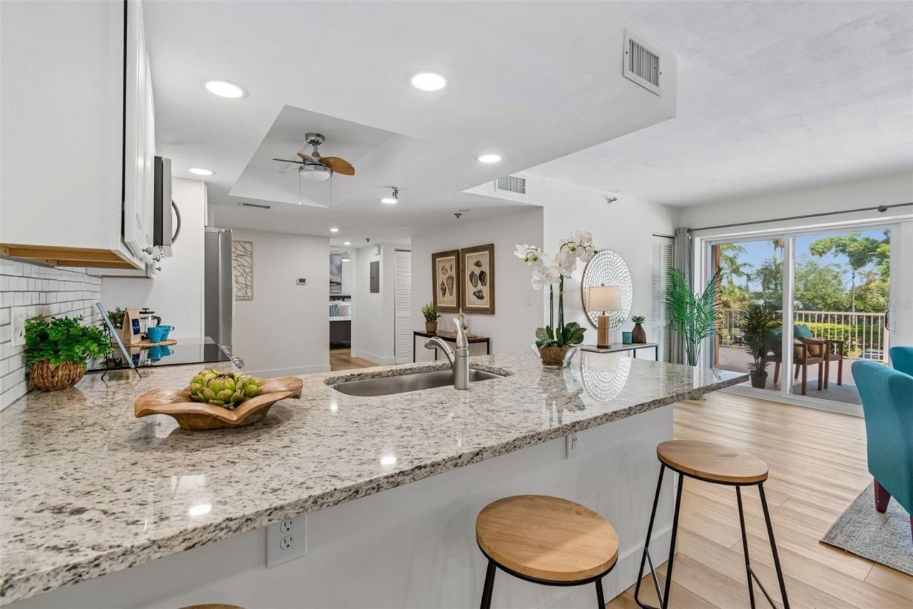 7430 Sunshine Skyway Lane S, Unit 201, Saint Petersburg, FL 33711 Photo