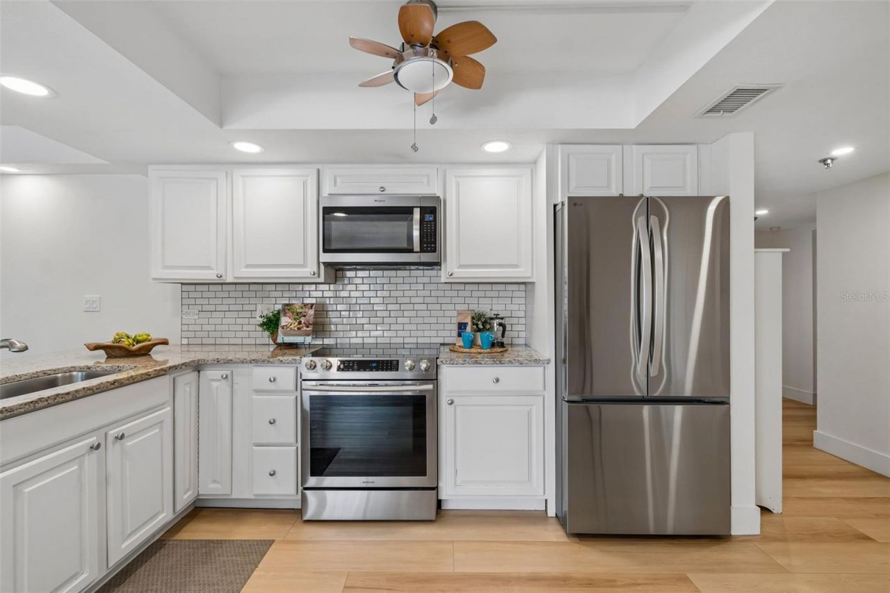 7430 Sunshine Skyway Lane S, Unit 201, Saint Petersburg, FL 33711 Photo