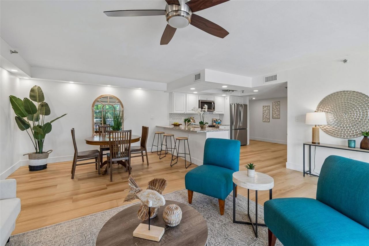 7430 Sunshine Skyway Lane S, Unit 201, Saint Petersburg, FL 33711 Photo
