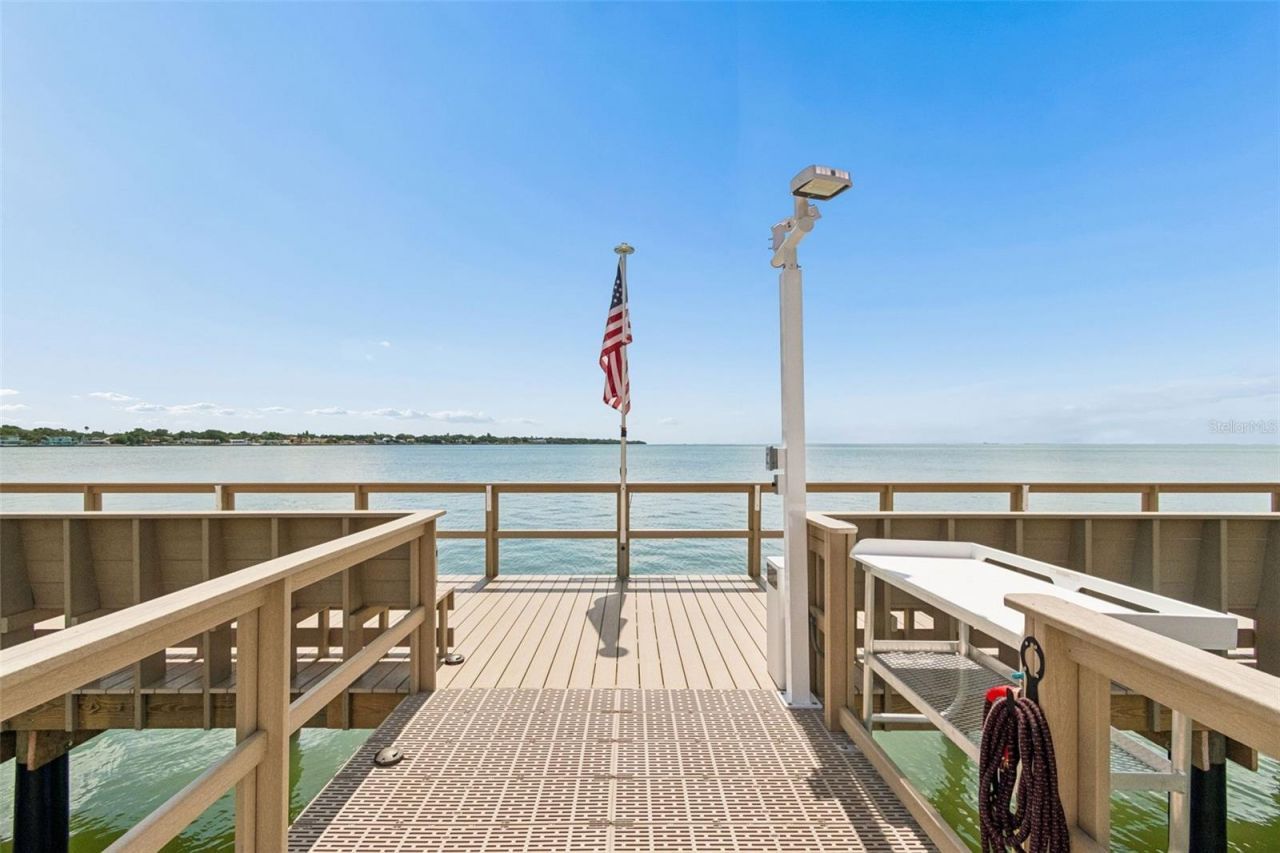 7430 Sunshine Skyway Lane S, Unit 201, Saint Petersburg, FL 33711 Photo