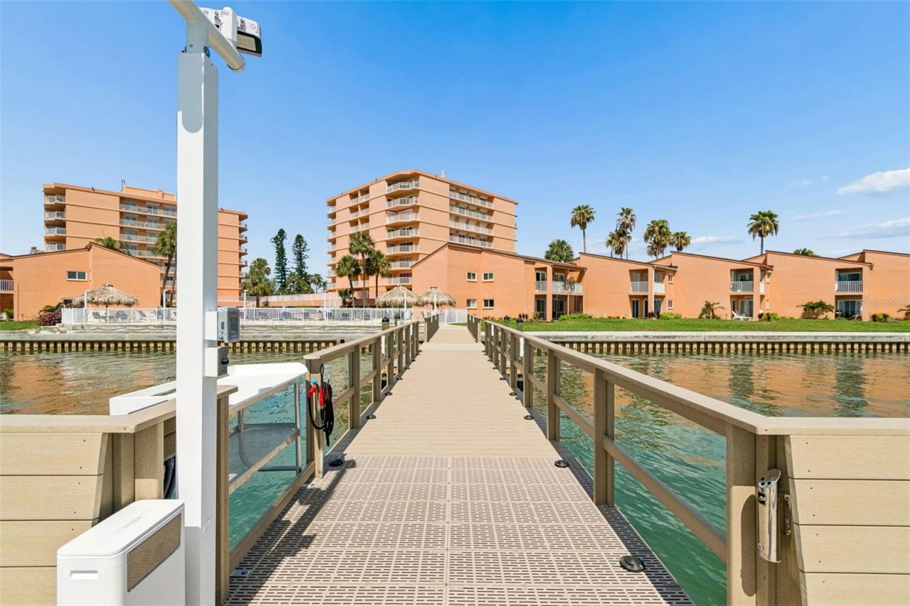 7430 Sunshine Skyway Lane S, Unit 201, Saint Petersburg, FL 33711 Photo