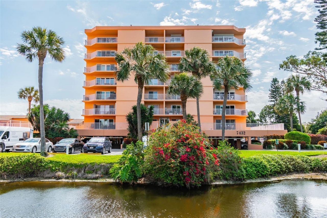 7430 Sunshine Skyway Lane S, Unit 201, Saint Petersburg, FL 33711 Photo