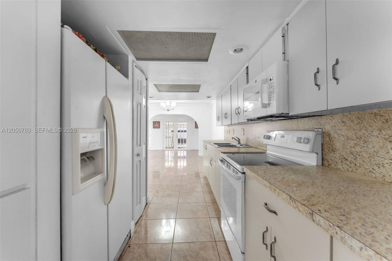 10873 NW 1st Ln , Unit 10873, Miami, FL 33172 Photo