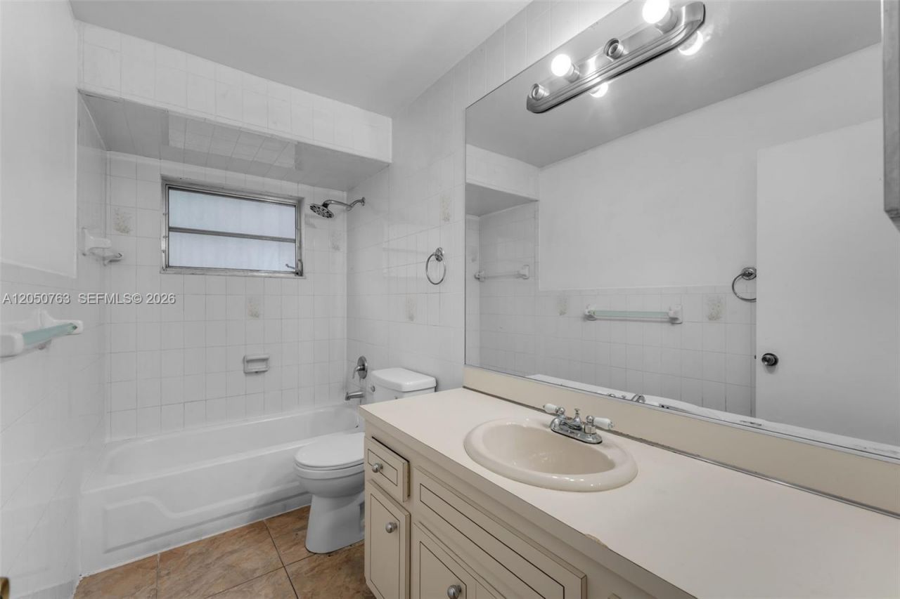10873 NW 1st Ln , Unit 10873, Miami, FL 33172 Photo