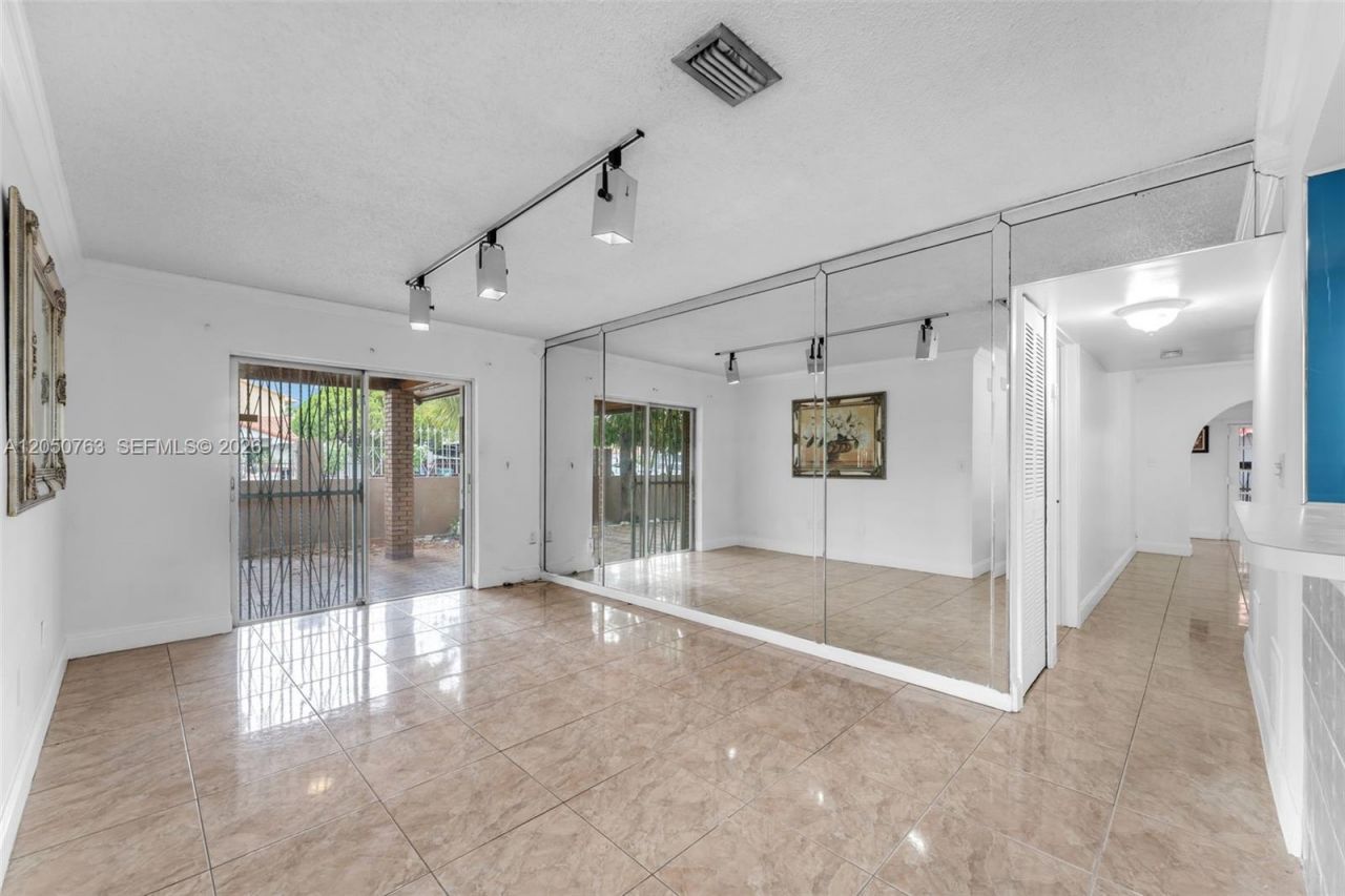 10873 NW 1st Ln , Unit 10873, Miami, FL 33172 Photo