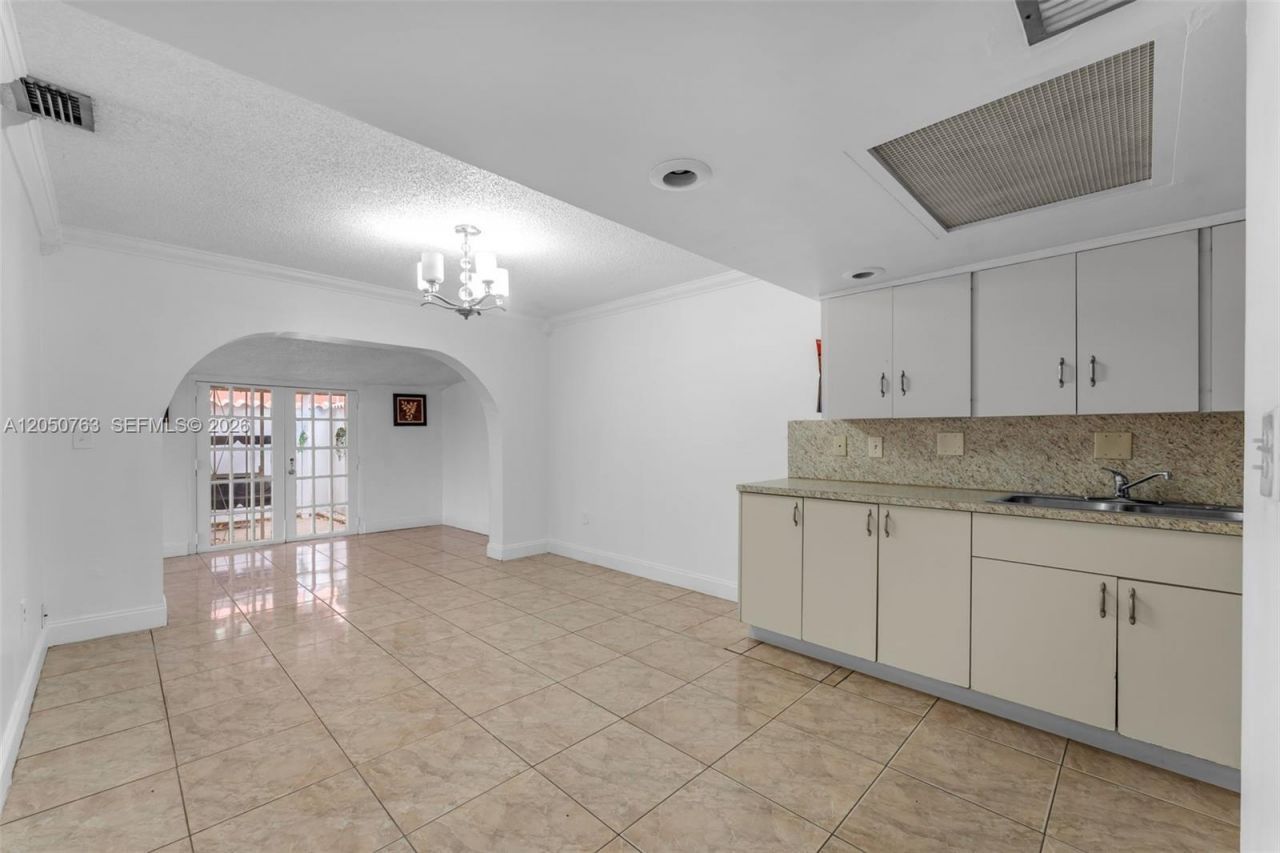10873 NW 1st Ln , Unit 10873, Miami, FL 33172 Photo