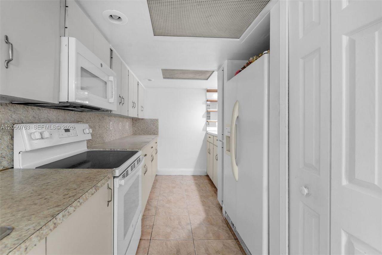 10873 NW 1st Ln , Unit 10873, Miami, FL 33172 Photo
