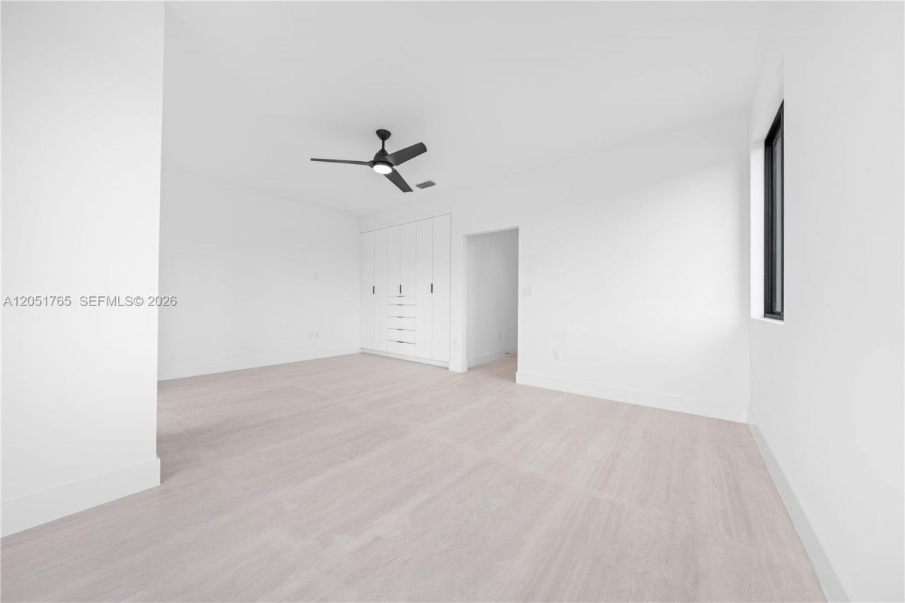 3189 SW 23rd St , Unit Left, Miami, FL 33145 Photo