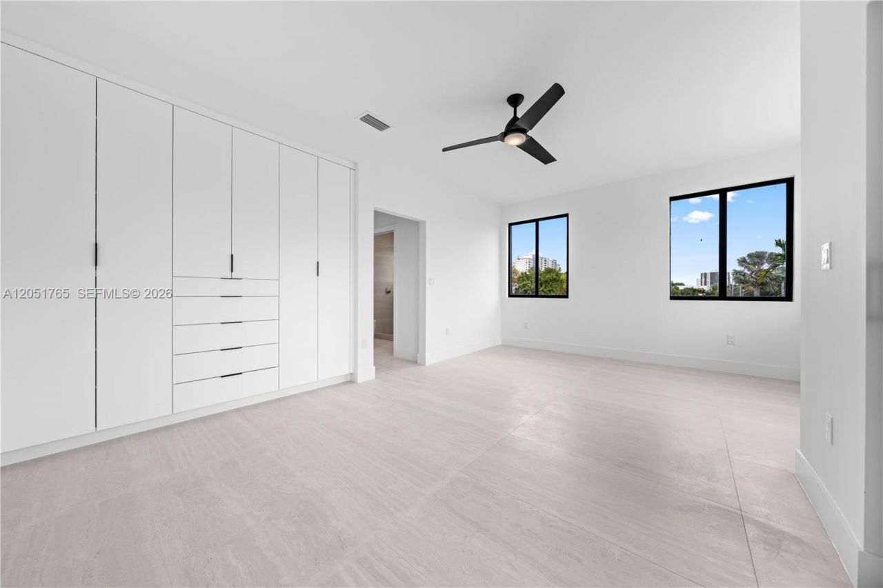 3189 SW 23rd St , Unit Left, Miami, FL 33145 Photo