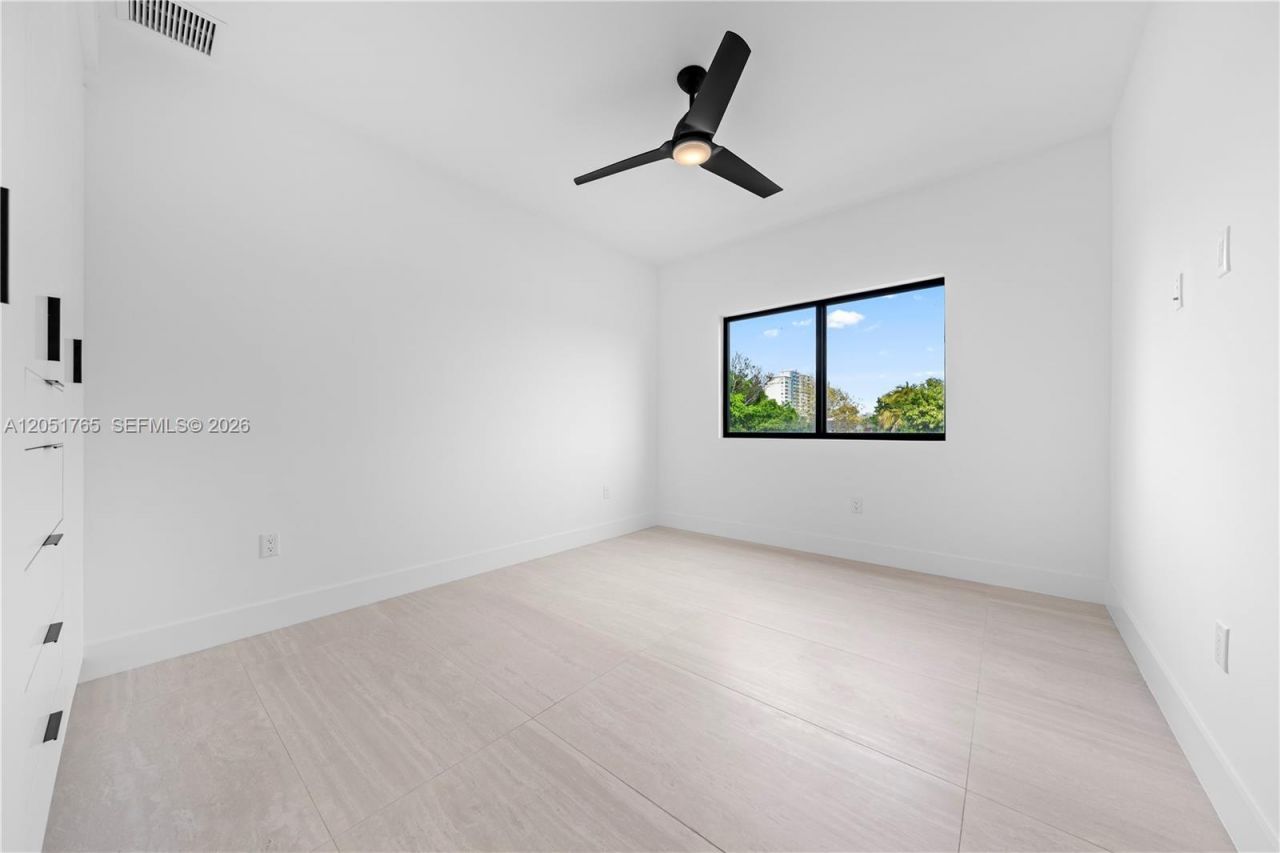 3189 SW 23rd St , Unit Left, Miami, FL 33145 Photo