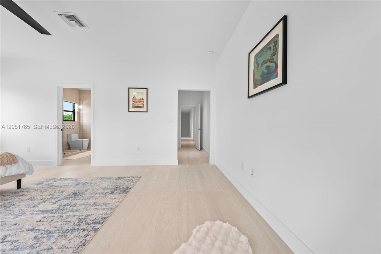3189 SW 23rd St , Unit Left, Miami, FL 33145 Photo