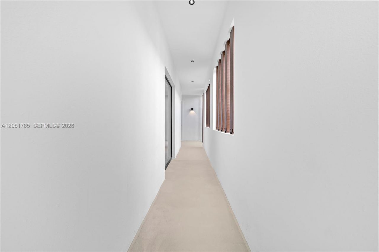 3189 SW 23rd St , Unit Left, Miami, FL 33145 Photo