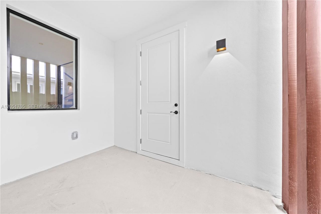 3189 SW 23rd St , Unit Left, Miami, FL 33145 Photo