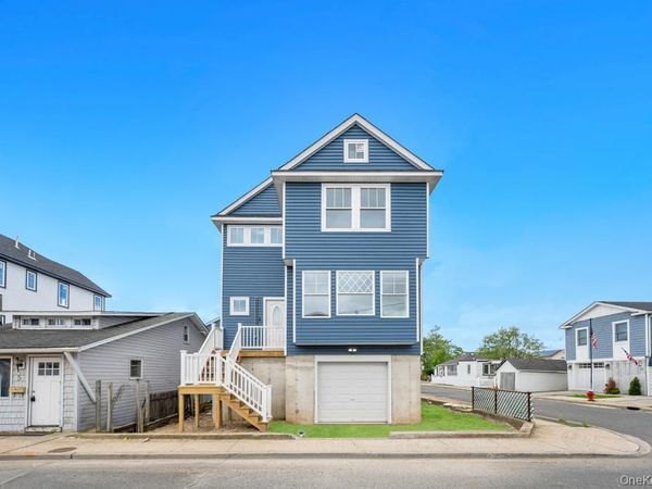 10 8th Avenue , East Rockaway, NY 11518