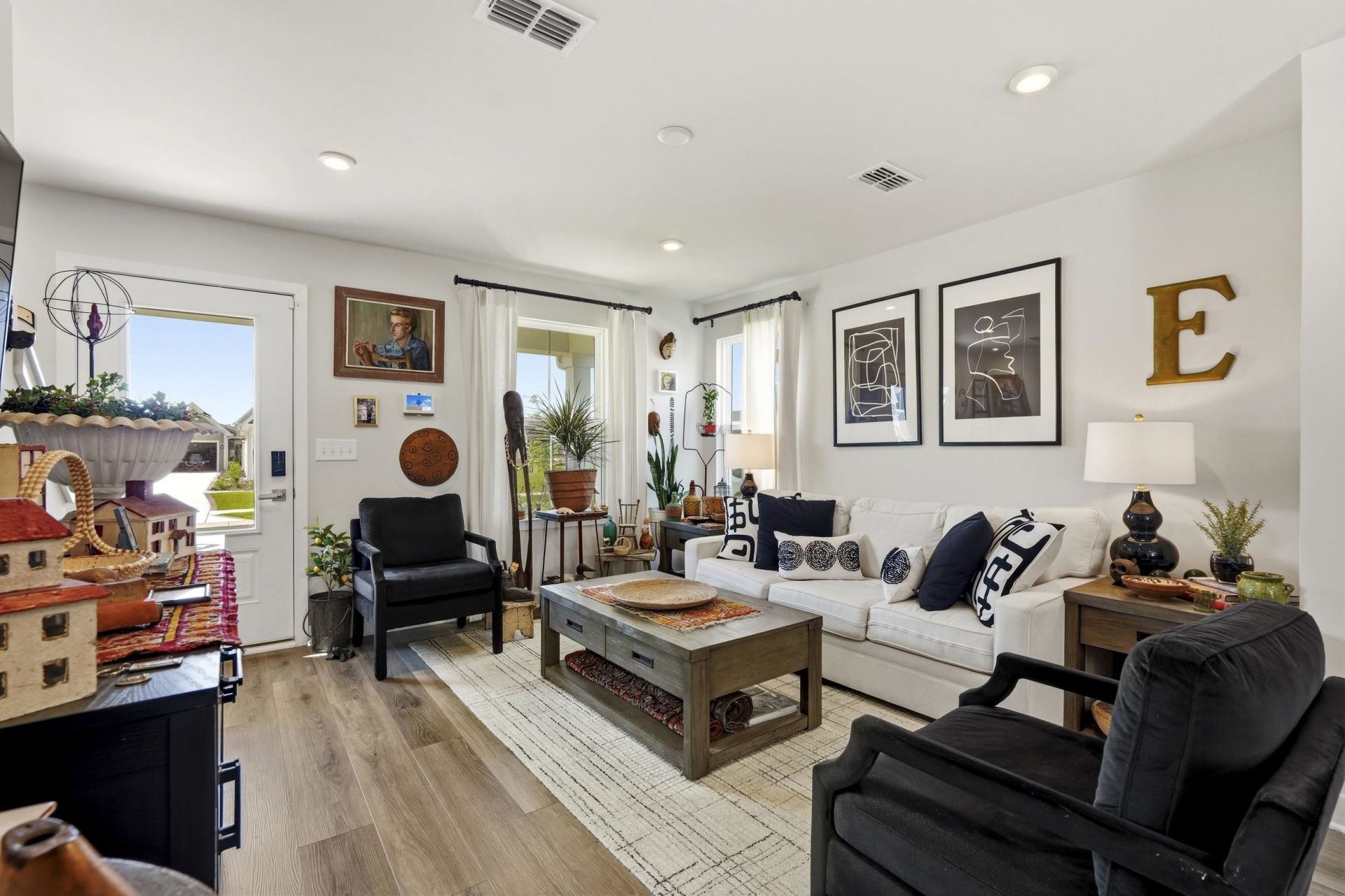 2524 Rowyn St. Photo 4