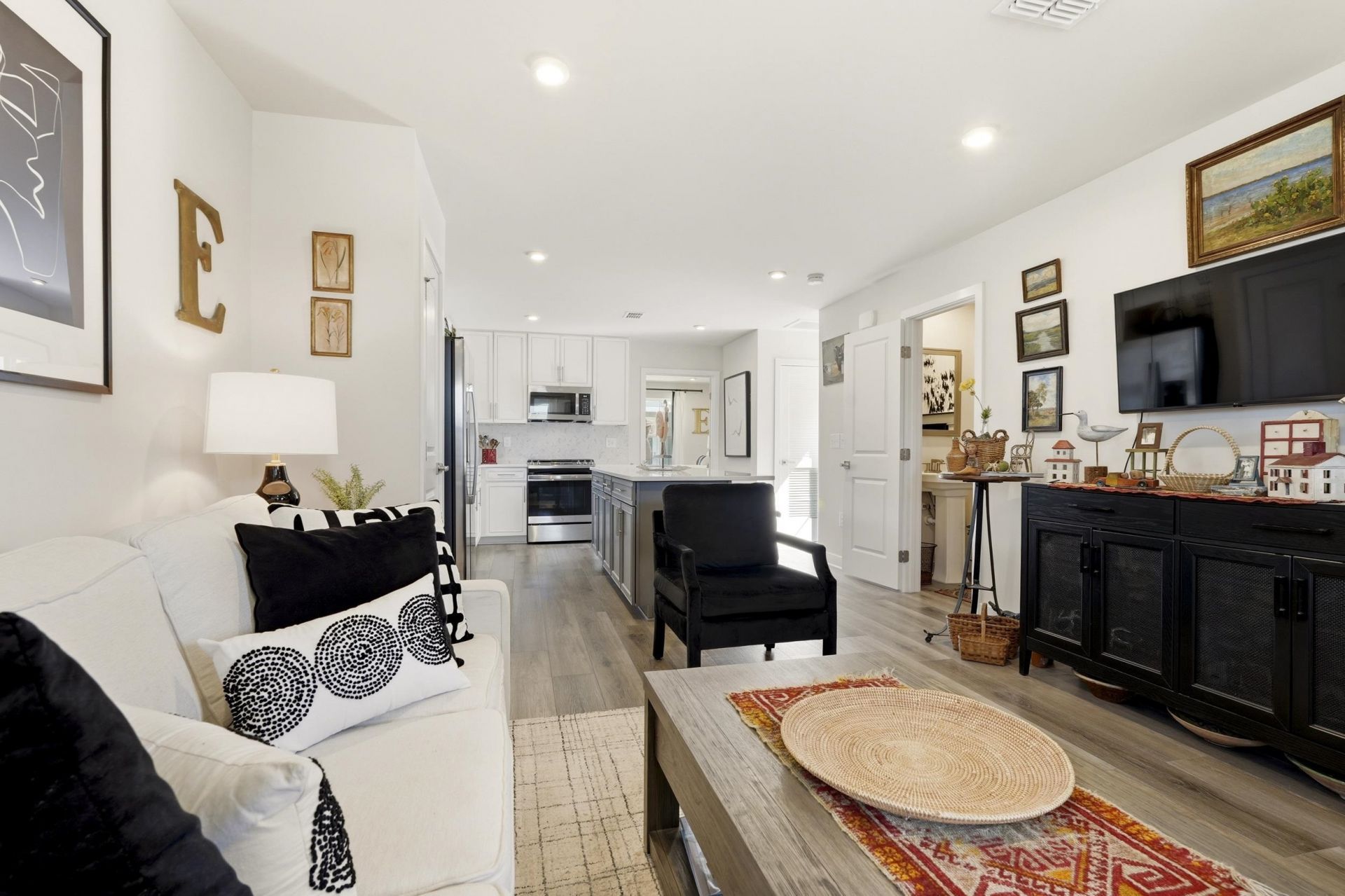2524 Rowyn St. Photo 6