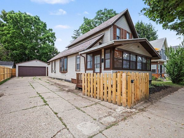 1015 Jennette Avenue NW, Grand Rapids, MI 49504
