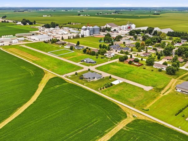33 S 4th Street, Houghton, IA 52631