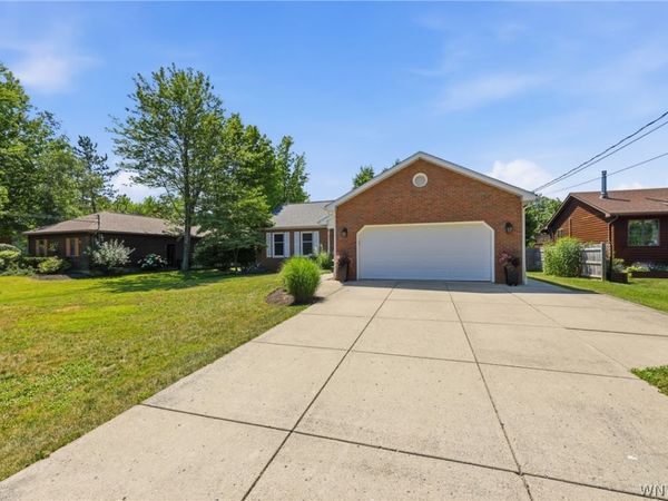 6370 Versailles Road , Lake View, NY 14085