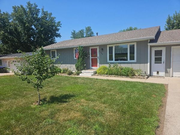 1506 Sunset Drive , Belle Plaine, IA 52208